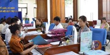 Thực hiện các giải pháp đột phá về cải cách thể chế, cắt giảm, đơn giản hóa thủ tục hành chính.