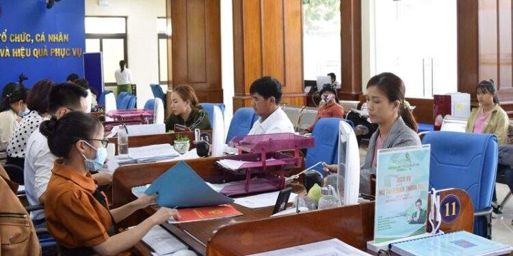 Thực hiện các giải pháp đột phá về cải cách thể chế, cắt giảm, đơn giản hóa thủ tục hành chính.