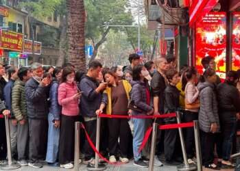 Buying frenzy in Vietnam as gold and silver prices plunge