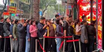 Buying frenzy in Vietnam as gold and silver prices plunge