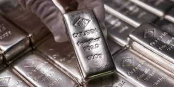 Chinese billionaire shifts from gold to betting against silver in $300M wager