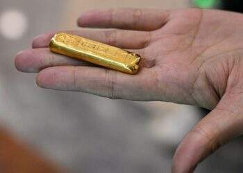 Chinese cash in jewelry at automated gold recyclers as prices soar