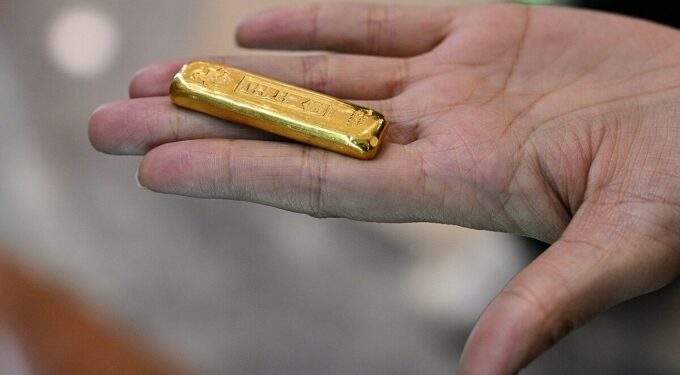 Chinese cash in jewelry at automated gold recyclers as prices soar