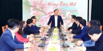 Chủ tịch UBND thành phố Hà Nội Vũ Đại Thắng làm việc với Đảng ủy – HĐND – UBND – Ủy ban MTTQ Việt Nam phường Hoàn Kiếm về nhiệm vụ trọng tâm đầu năm 2026. Ảnh: TTXVN