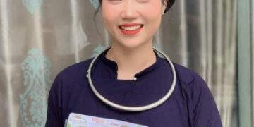 Năm 2025, chị trở thành một trong 63 nông dân trên toàn quốc được Trung ương Hội Nông dân Việt Nam vinh danh là “Nông dân Việt Nam xuất sắc”, ghi dấu hành trình bền bỉ của một phụ nữ dân tộc Nùng dám nghĩ, dám làm và vượt qua vô vàn thử thách.