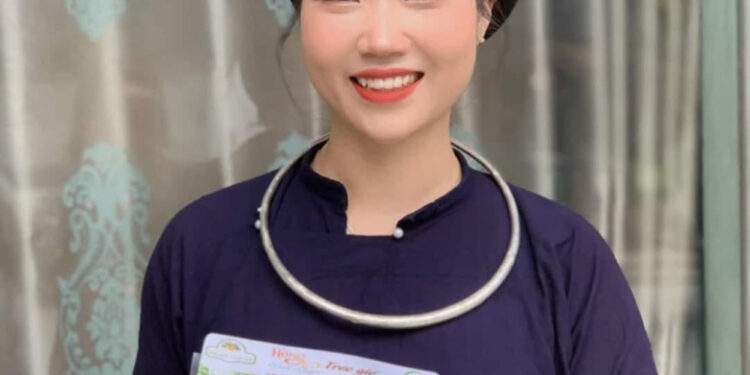 Năm 2025, chị trở thành một trong 63 nông dân trên toàn quốc được Trung ương Hội Nông dân Việt Nam vinh danh là “Nông dân Việt Nam xuất sắc”, ghi dấu hành trình bền bỉ của một phụ nữ dân tộc Nùng dám nghĩ, dám làm và vượt qua vô vàn thử thách.