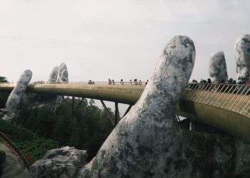 Cầu Vàng - Một tuyệt tác kiến trúc hiện đại tại Đà Nẵng.