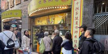 Customers flock to bid farewell to Hong Kong’s 80-year-old Honolulu Coffee Shop
