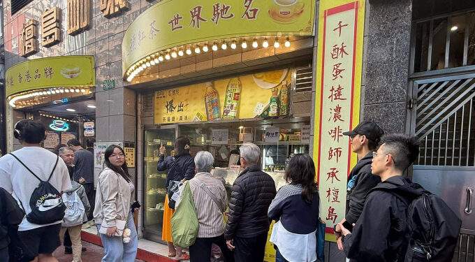 Customers flock to bid farewell to Hong Kong’s 80-year-old Honolulu Coffee Shop