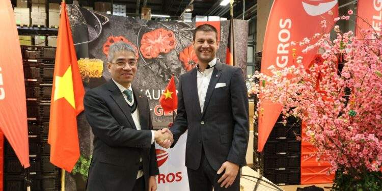 Đại sứ Việt Nam tại Đức Nguyễn Đắc Thành tham dự sự kiện