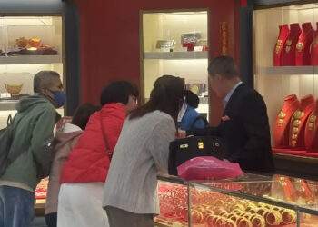 Đầu năm, người Trung Quốc rủ nhau đi ‘tour check-in' tiệm vàng