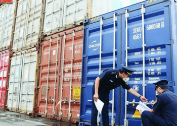 Doanh nghiệp lo chi phí và độ trễ thủ tục xuất nhập khẩu