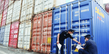 Doanh nghiệp lo chi phí và độ trễ thủ tục xuất nhập khẩu