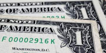 Dollar inches up against dong