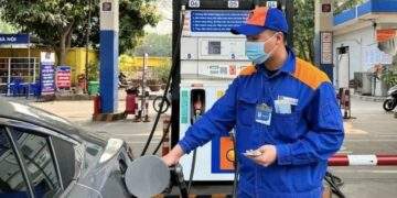 Giá xăng dầu hôm nay 3/2: Giảm không ngừng khi căng thẳng Mỹ