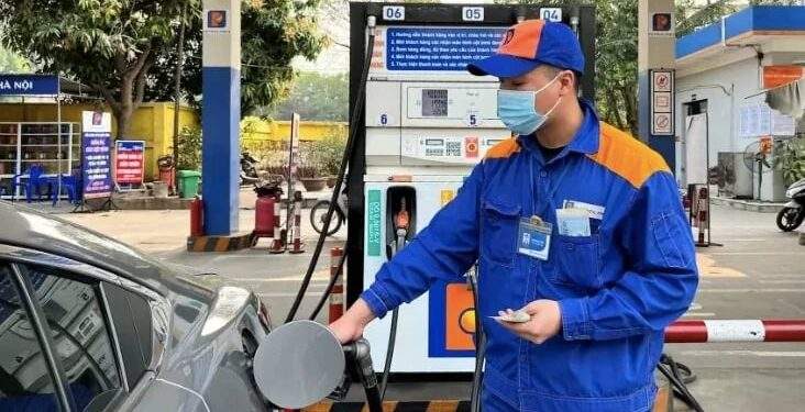 Giá xăng dầu hôm nay 3/2: Giảm không ngừng khi căng thẳng Mỹ