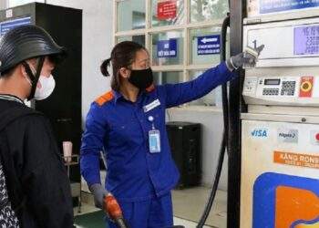 Giá xăng dầu tăng mạnh, tác động từ thị trường thế giới