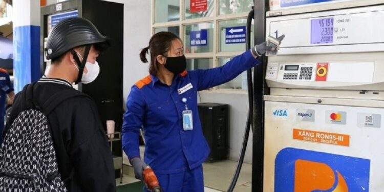 Giá xăng dầu tăng mạnh, tác động từ thị trường thế giới