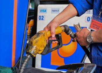 Giá xăng ngày mai có thể tăng lần thứ 4 liên tiếp