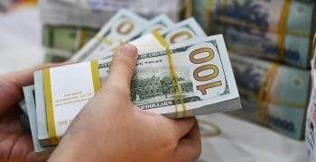 Giảm mạnh ở cả thị trường chợ đen và ngân hàng