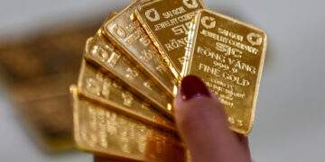 Gold prices continue to slide