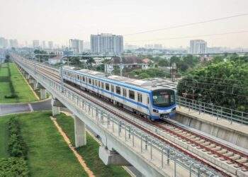 Metro là trục ‘xương sống’ của hệ thống hạ tầng giao thông vận tải, không chỉ giúp giảm ùn tắc giao thông mà còn tạo động lực phát triển các ngành dịch vụ, kinh tế đô thị bền vững. Trong ảnh: Metro số 1 Bến Thành - Suối Tiên, TP.HCM