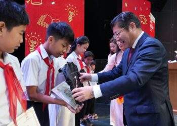 Học bổng 22 năm: Tiếp sức học sinh hiếu học Đồng Nai