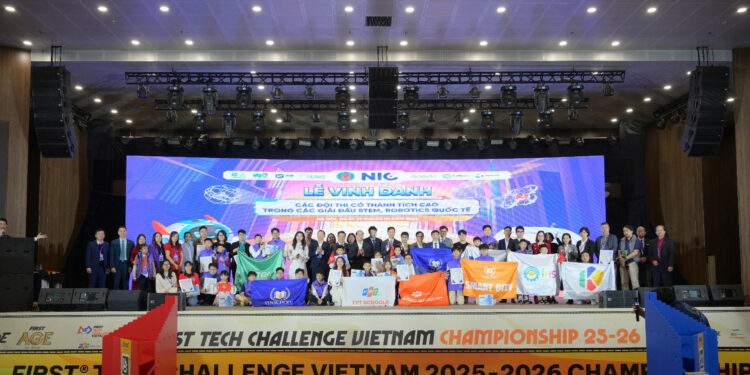 Lễ vinh danh các đội thi, huấn luyện viên có thành tích cao trong các cuộc thi, giải đấu STEM, Robotics quốc tế trong năm 2025.