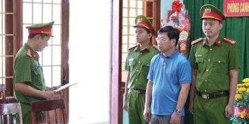 Khởi tố Giám đốc lắp camera để "canh" công an, thu lợi bất chính