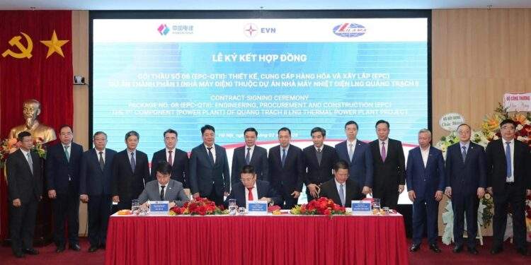 Lễ ký kết Hợp đồng gói thầu EPC của Dự án thành phần 1 (Nhà máy điện) thuộc Dự án Nhà máy Nhiệt điện LNG Quảng Trạch II.