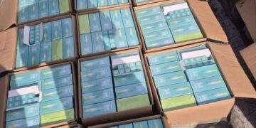 Năm 2025, thu giữ 376.577 sản phẩm thuốc lá điện tử nhập lậu - Ảnh 1