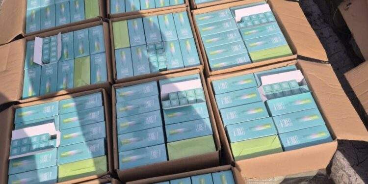 Năm 2025, thu giữ 376.577 sản phẩm thuốc lá điện tử nhập lậu - Ảnh 1