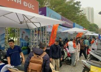 Khu vực tư vấn và trải nghiệm xe máy điện tại sự kiện thu hút đông đảo người dân tham gia. Ảnh: VinFast.