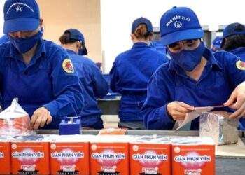 Nhà máy pháo hoa Z121 tăng tốc, ra mắt giàn pháo 100 ống AI dịp Tết 2026