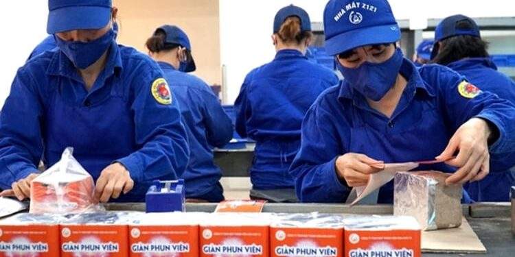 Nhà máy pháo hoa Z121 tăng tốc, ra mắt giàn pháo 100 ống AI dịp Tết 2026