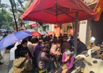 Nhà vàng bất ngờ bán không giới hạn