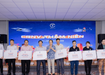 Nhiều tạp vụ, bảo vệ nhận thưởng Tết là một lượng vàng 9999