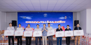 Nhiều tạp vụ, bảo vệ nhận thưởng Tết là một lượng vàng 9999