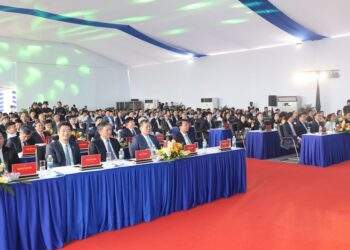 Các đại biểu dự Lễ khởi công. Ảnh: Viết Dư