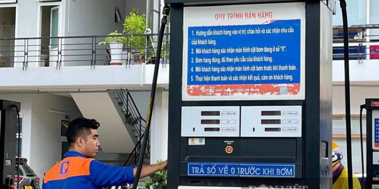 Rực lửa, dự báo chiều nay xăng dầu trong nước tăng lần thứ hai liên tiếp?