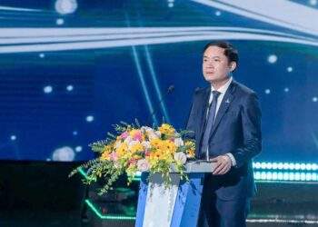 Chủ tịch HĐTV Petrovietnam Lê Ngọc Sơn nhấn mạnh, giá trị cốt lõi của chương trình không nằm ở con số 100 phòng thực hành giáo dục, mà ở tính bền vững và tác động lâu dài mà chương trình mang lại. Ảnh: Petrovietnam.