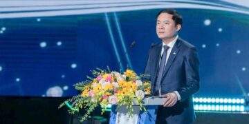 Chủ tịch HĐTV Petrovietnam Lê Ngọc Sơn nhấn mạnh, giá trị cốt lõi của chương trình không nằm ở con số 100 phòng thực hành giáo dục, mà ở tính bền vững và tác động lâu dài mà chương trình mang lại. Ảnh: Petrovietnam.