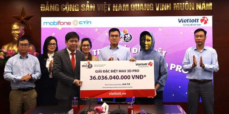 Sát Tết Nguyên đán, người đàn ông ở TP.HCM trúng 120 giải Vietlott hơn 36 tỉ đồng