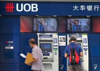 Singapore’s UOB to give 6,000 junior employees half-month salary payout