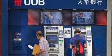Singapore’s UOB to give 6,000 junior employees half-month salary payout