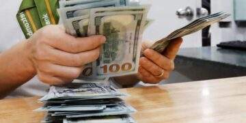 Thị trường chợ đen bốc hơi sốc