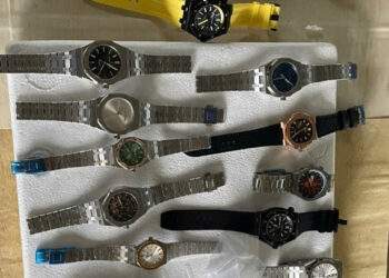 Thu giữ gần 900 đồng hồ giả nhãn hiệu Patek Philippe, Rolex