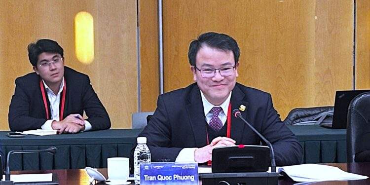 Thứ trưởng Bộ Tài chính Trần Quốc Phương phát biểu tại buổi hội đàm.