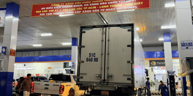 Tin mới về hai trạm xăng dầu trên cao tốc TPHCM - Long Thành
