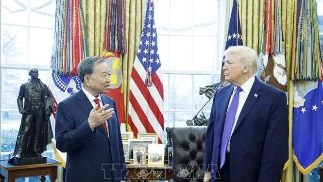 Tổng Bí thư Tô Lâm gặp với Tổng thống Hoa Kỳ Donald Trump. Ảnh: TTXVN.